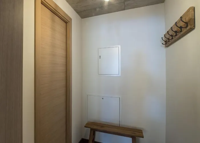 Apartment House Mojo *